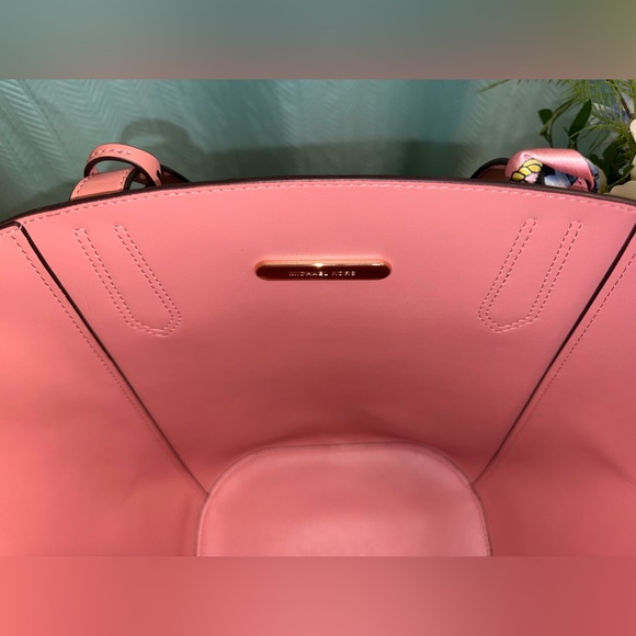 Michael Kors Large Pink Tote Bag - Picture 6 of 11